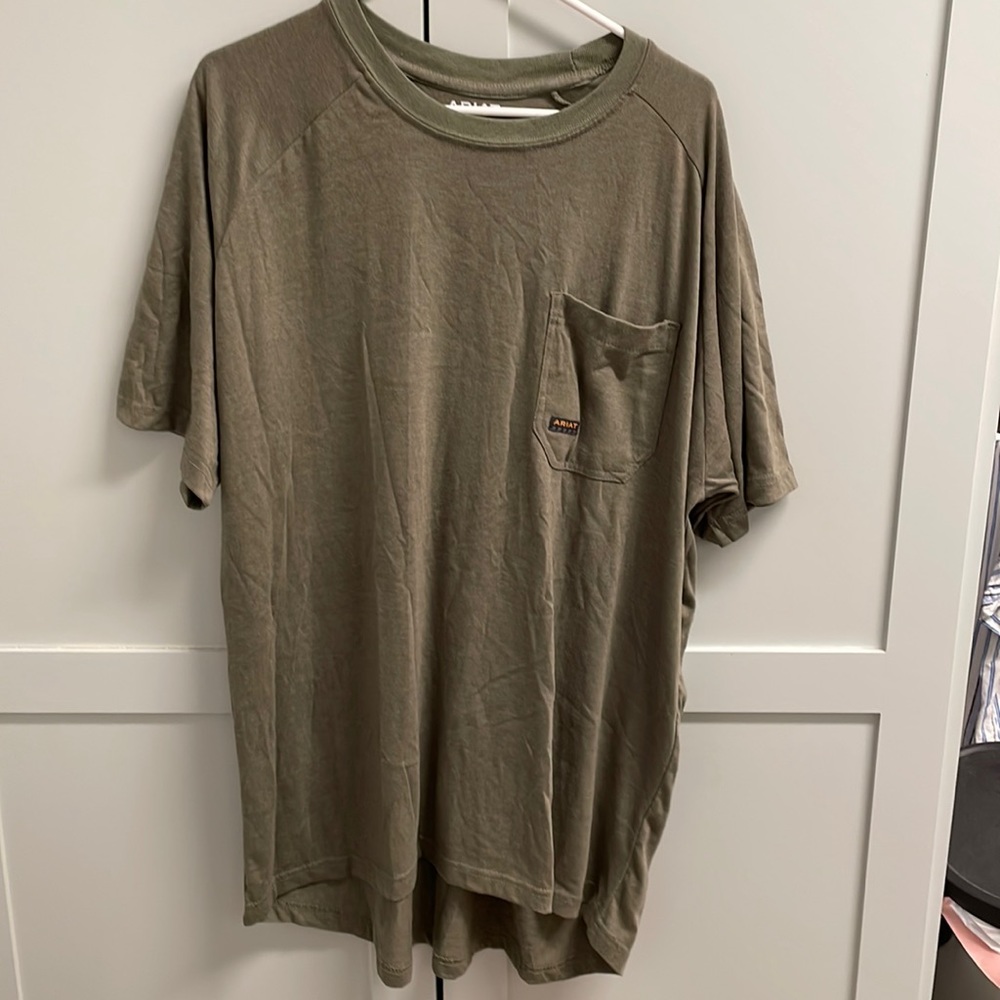 Men’s green Ariat short sleeve tee XL